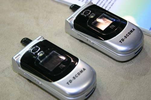 3g手机产品秀图片_2005年中国国际通信设备技术展_科技时代_新浪网